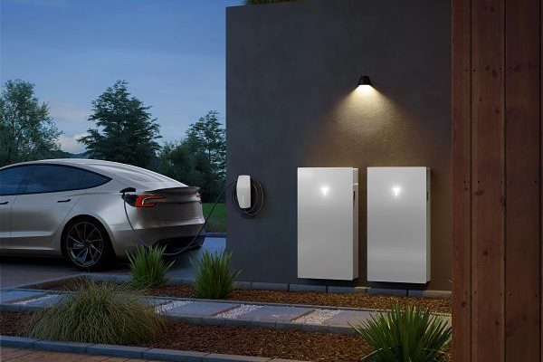 Tesla_Powerwall_3_Lifestyle_04N_AUNZ.jpg